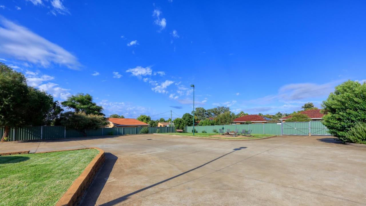 Bushman'S Motor Inn Parkes Esterno foto