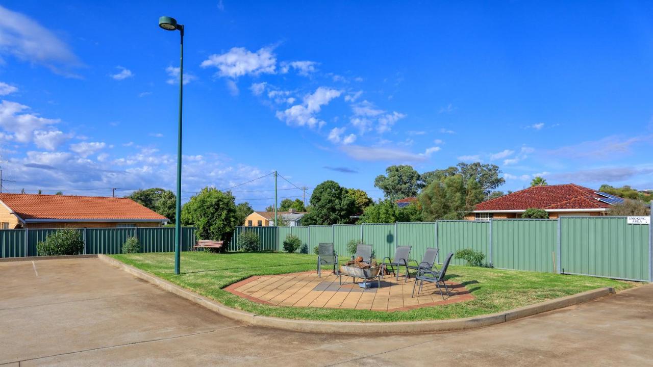 Bushman'S Motor Inn Parkes Esterno foto