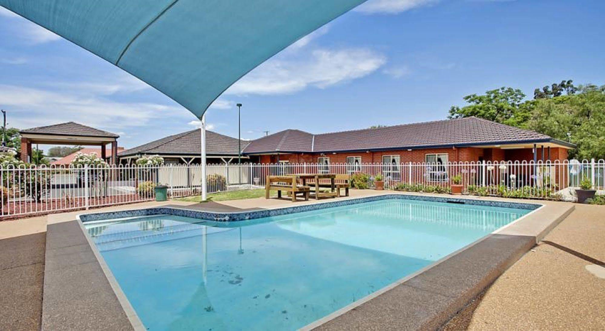 Bushman'S Motor Inn Parkes Esterno foto