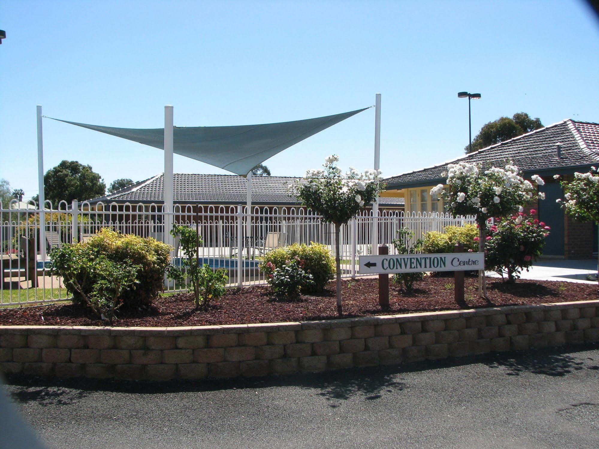 Bushman'S Motor Inn Parkes Esterno foto