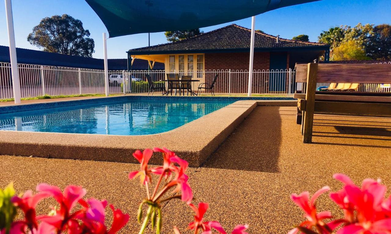 Bushman'S Motor Inn Parkes Esterno foto